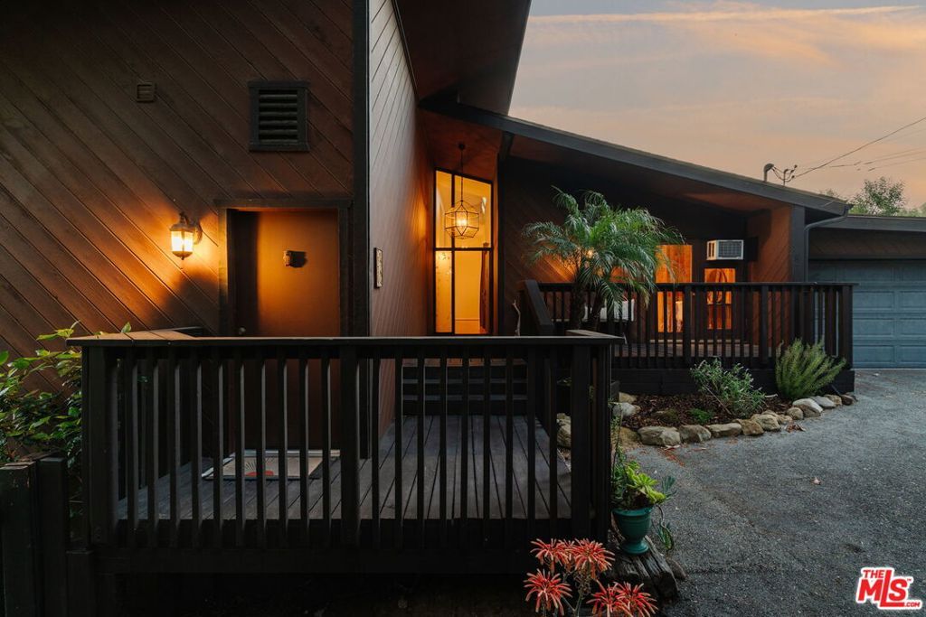 Photo of 2239 Topanga Skyline Drive, Topanga, CA 90290 (MLS # 26668481)