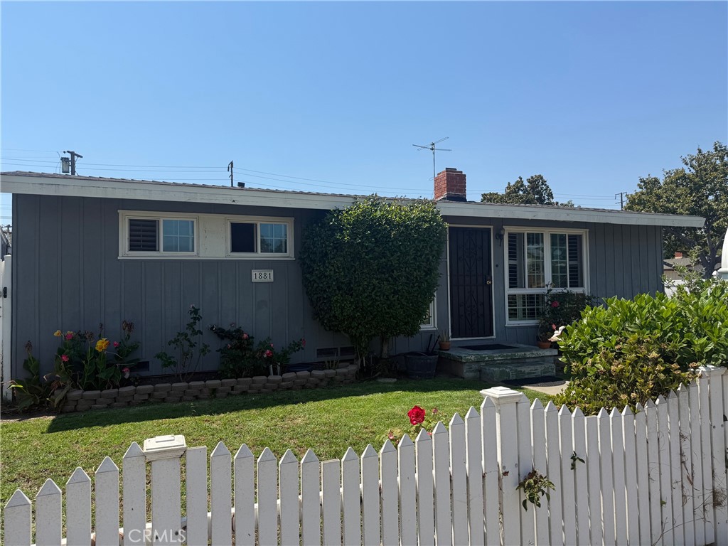 1881 Hackett Avenue