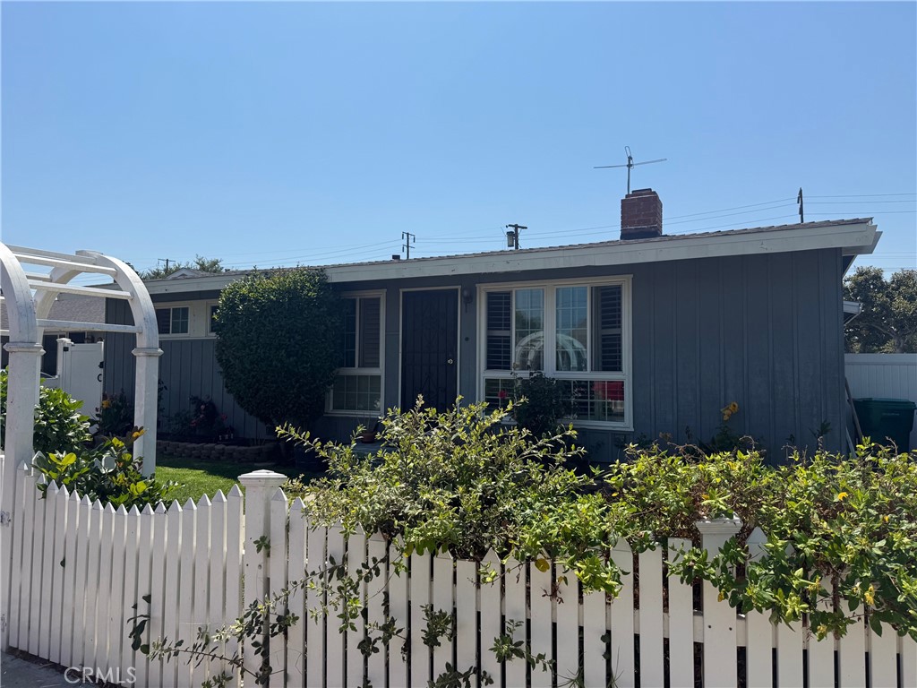1881 Hackett Avenue