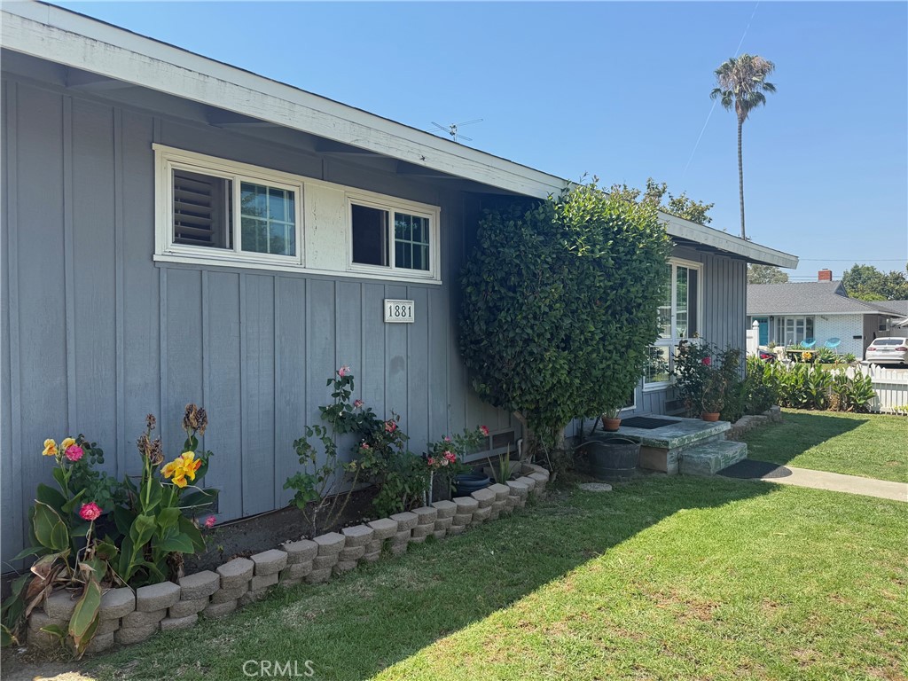 1881 Hackett Avenue