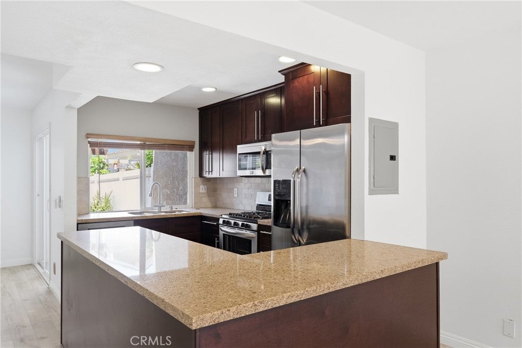 54 Oval Road