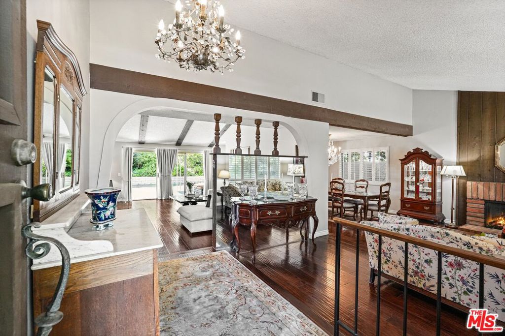 10621 Vanalden Avenue