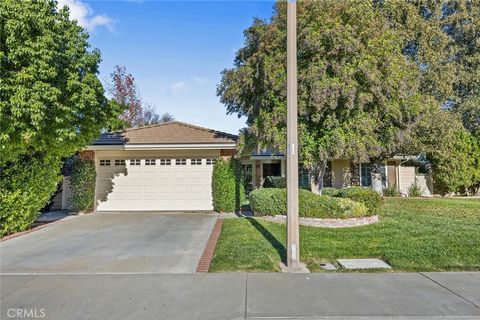 Photo of 25522 Via Dona Christa, Valencia, CA 91355 (MLS # SR25269075)