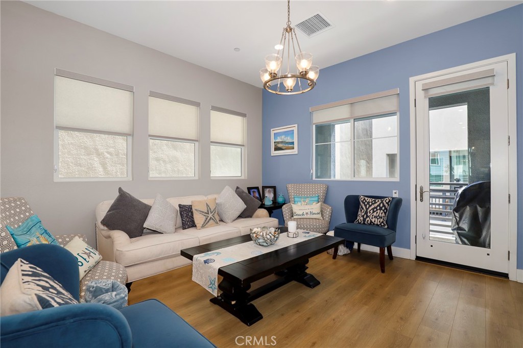 1642 W Saratoga Lane