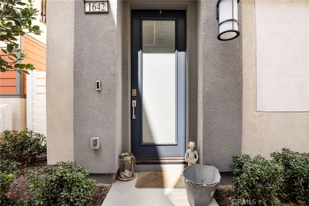 1642 W Saratoga Lane