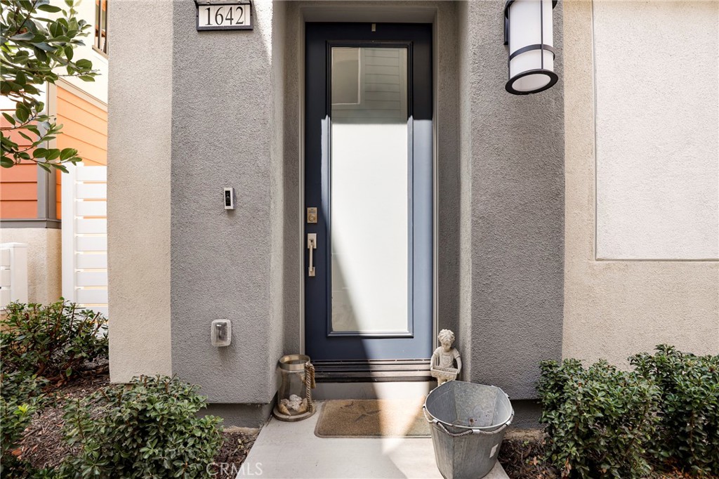 1642 W Saratoga Lane