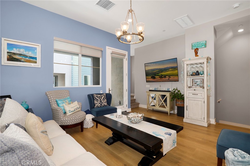 1642 W Saratoga Lane