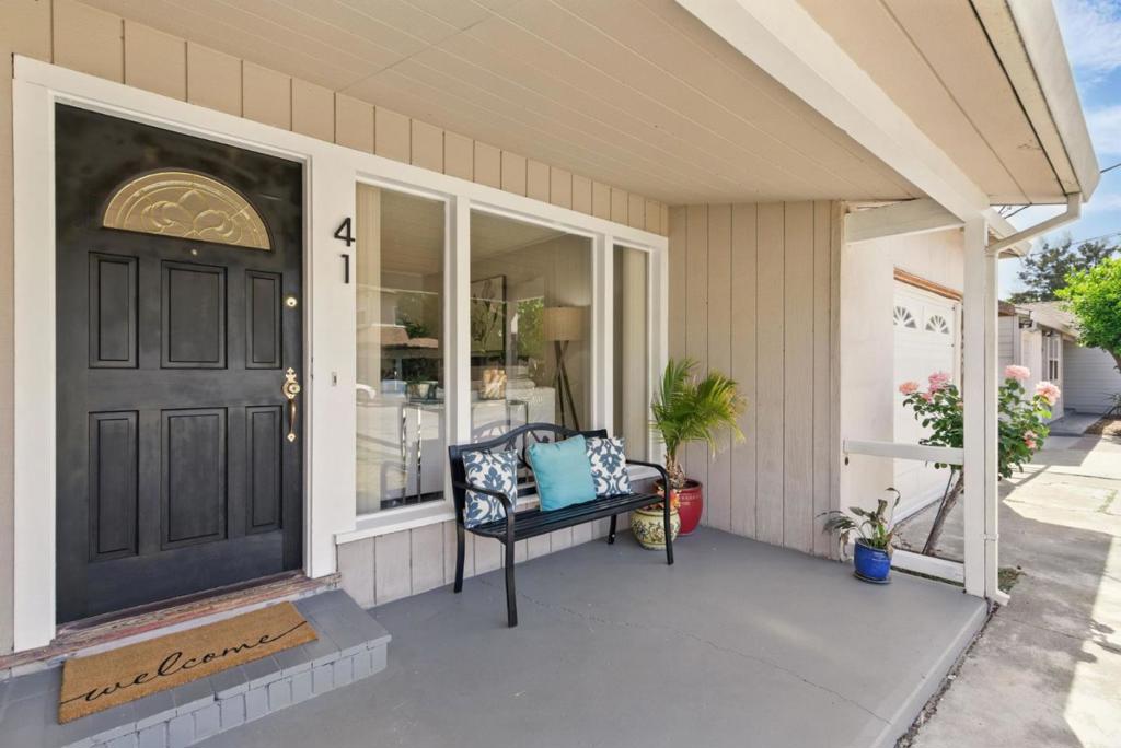 Properties 3 41 Murray Court