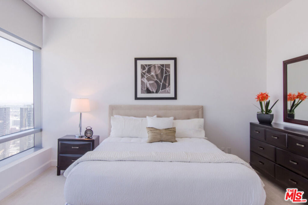 900 W Olympic Boulevard 39E