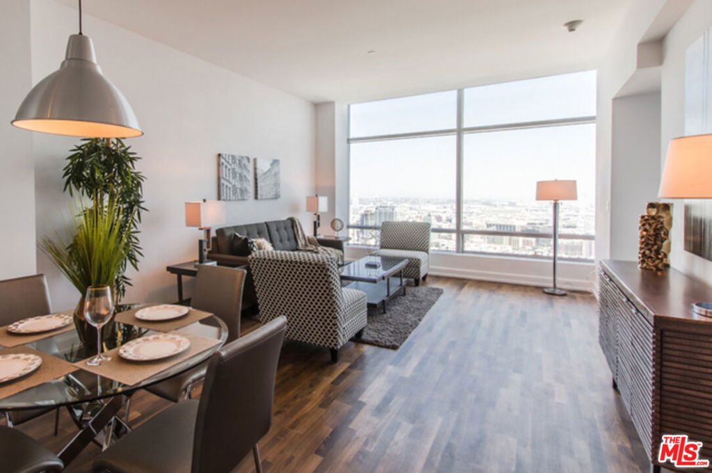 900 W Olympic Boulevard 39E