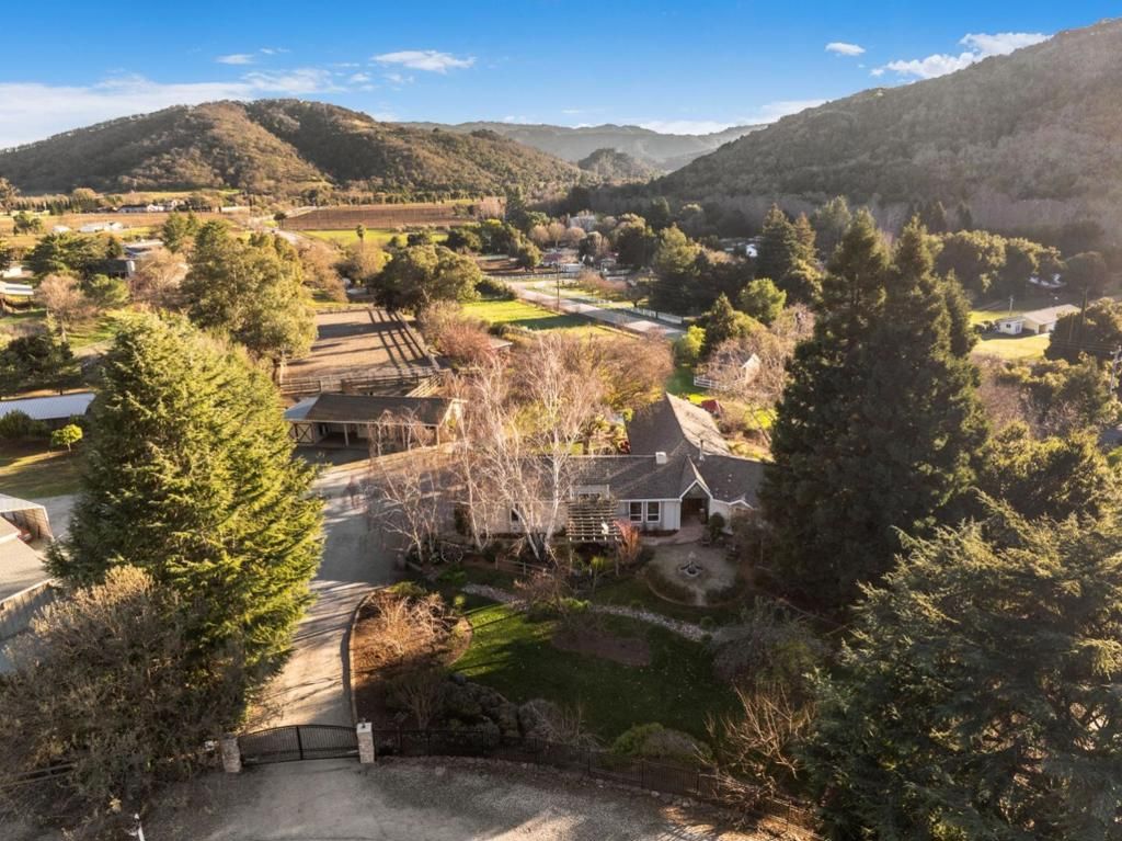 Photo of 12170 Calle Uvas, Gilroy, CA 95020 (MLS # ML82031858)