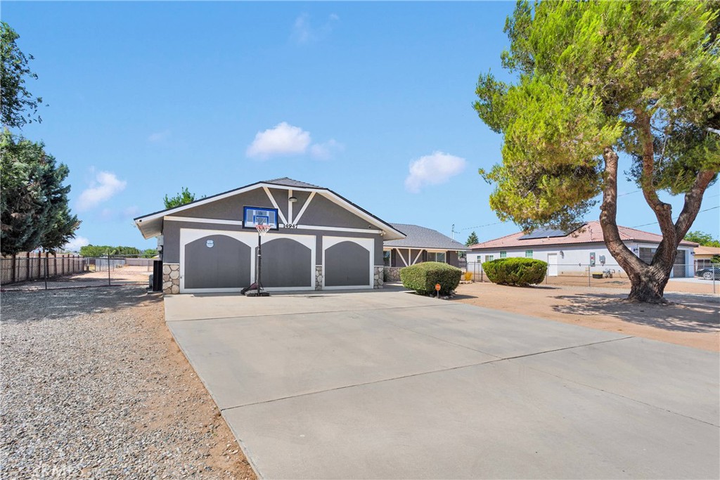 Properties 3 14947 Larch Street