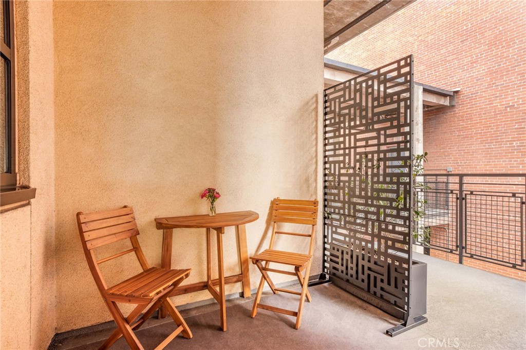 835 Locust Avenue 519