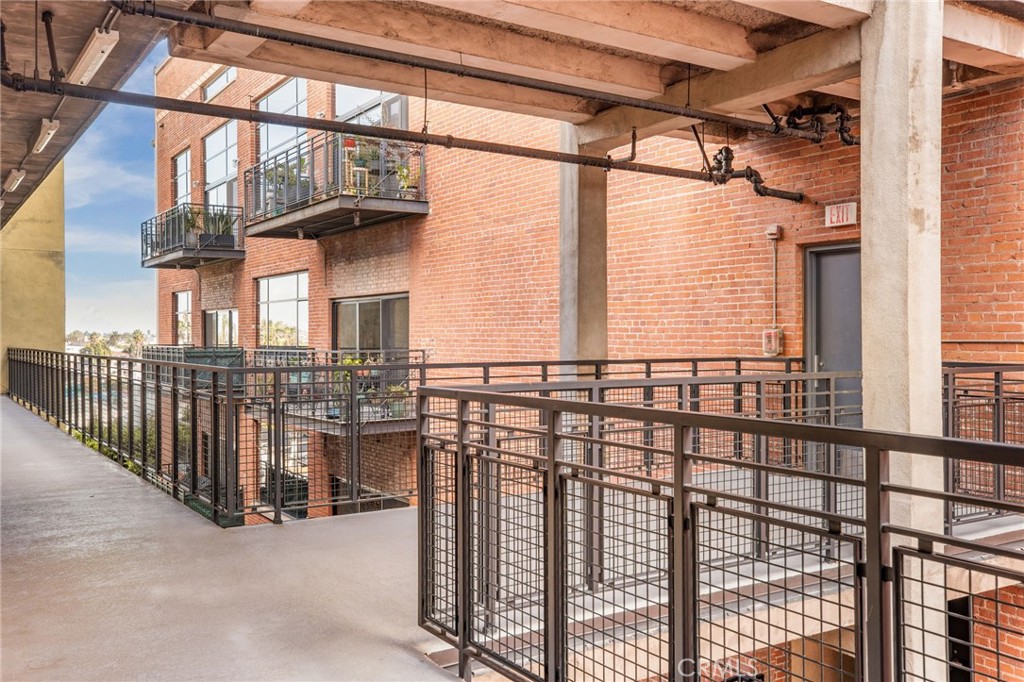 835 Locust Avenue 519