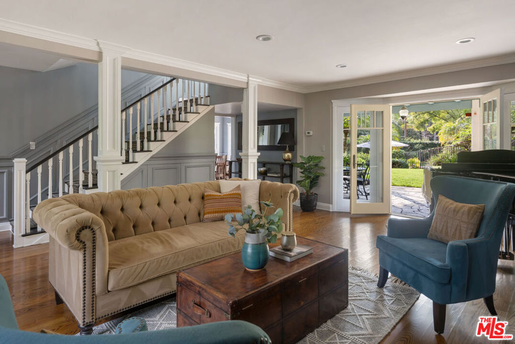 2555 N Altadena Drive