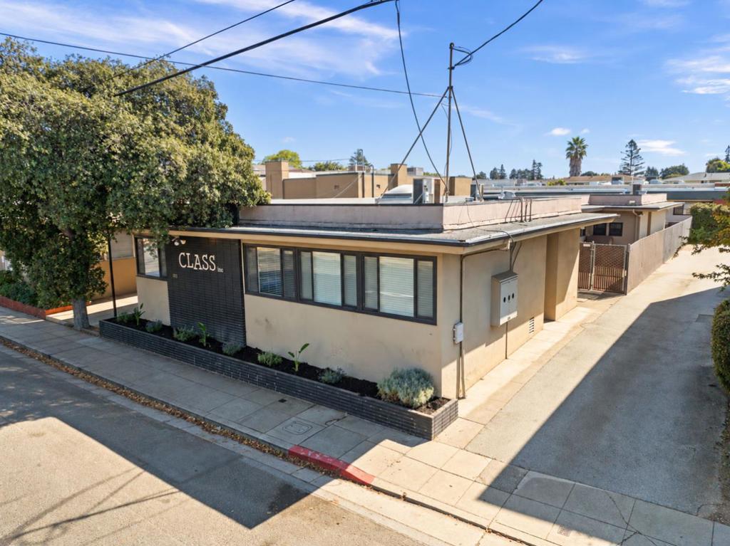 422 Peninsula Avenue