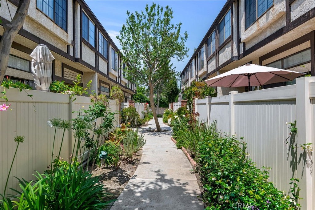 20737 Roscoe Boulevard 703