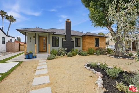 Photo of 7530 & 7532 Gaviota Avenue, Van Nuys, CA 91406 (MLS # 26840471)