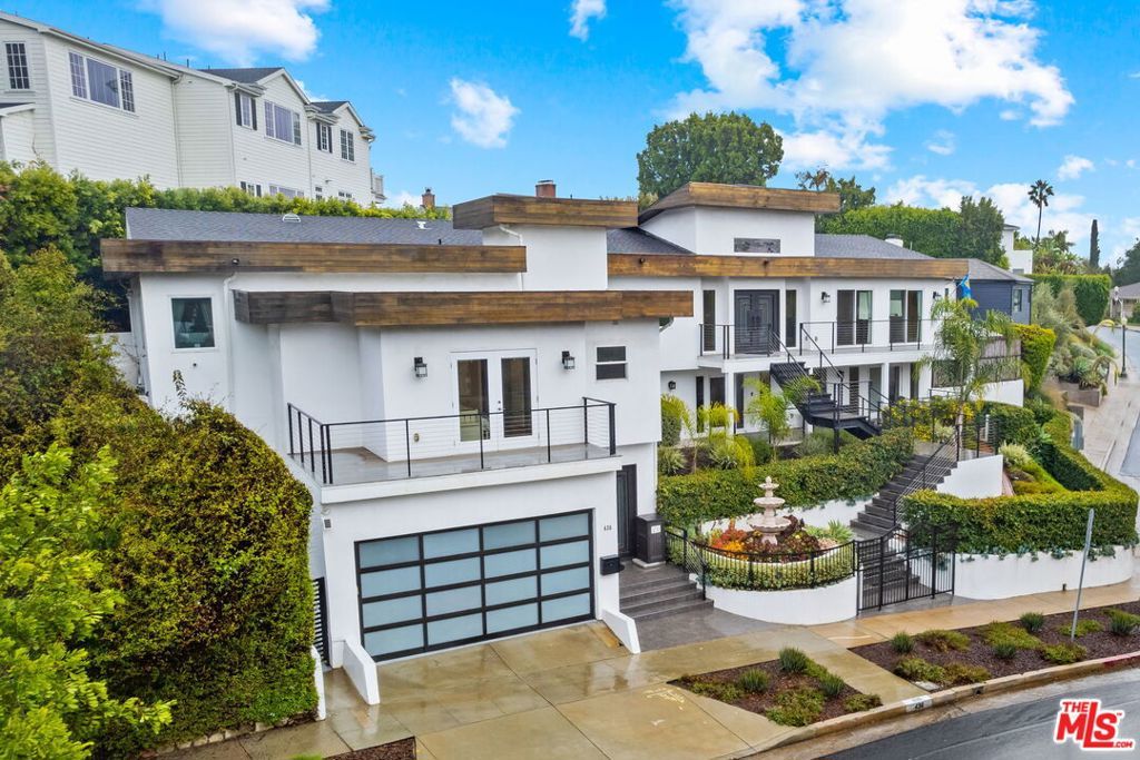 Photo of 436 Levering Avenue, Los Angeles, CA 90024 (MLS # 25497553)