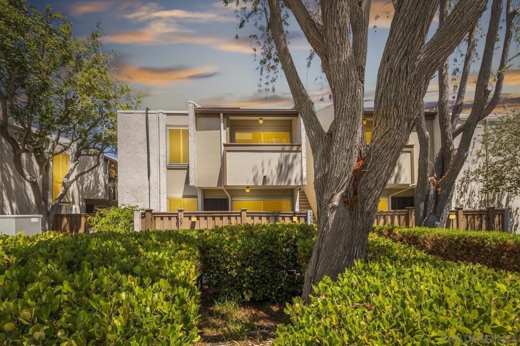 Bright & Airy Top-Floor Condo in Central Serra Mesa! Welcome to this charming 1-bedroom, 1-bathroom condo located on the top floor, this home features soaring vaulted ceilings, dual-paned windows, and abundant natural light that create an open and inviting living space. This home features fresh paint, laminate flooring, a kitchen with stainless steel appliances, spacious bedroom with walk-in closet, and the private balcony includes convenient storage space. Ideally situated in the heart of Serra Mesa, this condo offers unmatched access to all that San Diego has to offer. Enjoy easy freeway access for a quick commute, or spend your weekends exploring nearby Mission Valley, Snapdragon Stadium, shopping, dining, and entertainment just minutes away. Whether you’re a first-time buyer or looking for a low-maintenance home in a prime location, this move-in ready condo checks all the boxes!