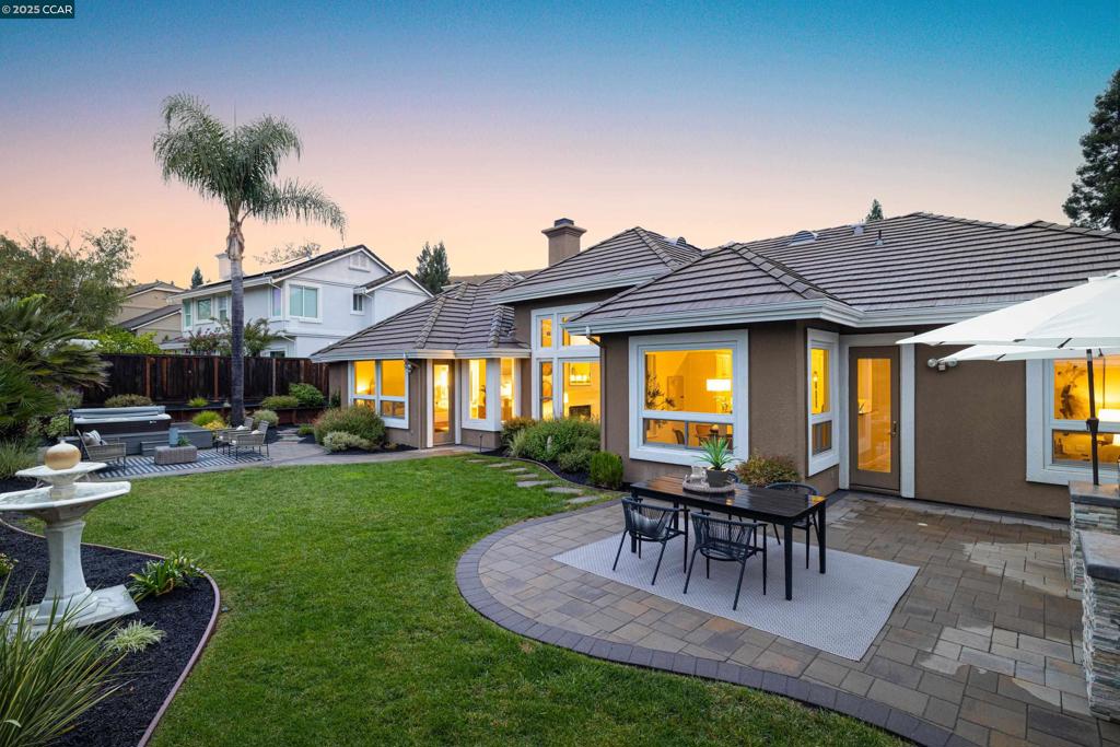 NORTHRIDGE - Residential