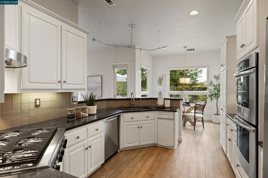 NORTHRIDGE - Residential