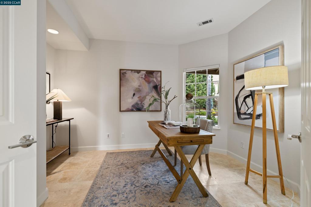 NORTHRIDGE - Residential
