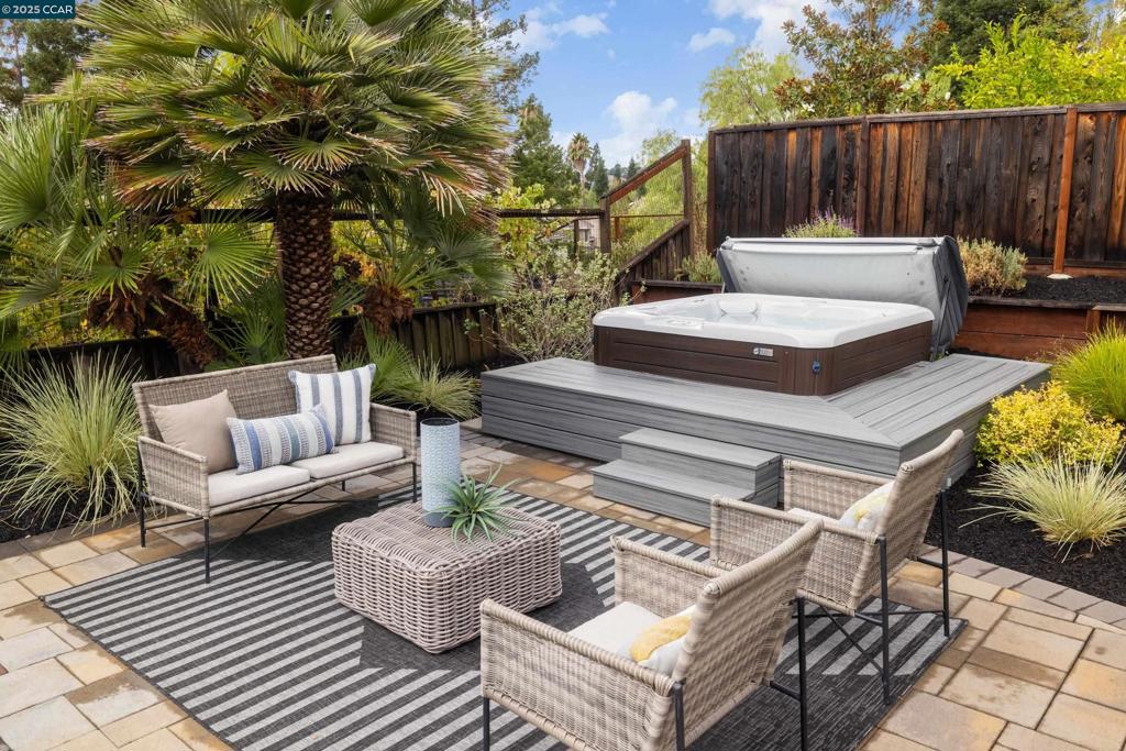 NORTHRIDGE - Residential