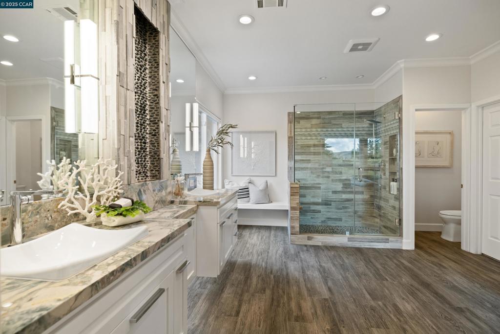 NORTHRIDGE - Residential