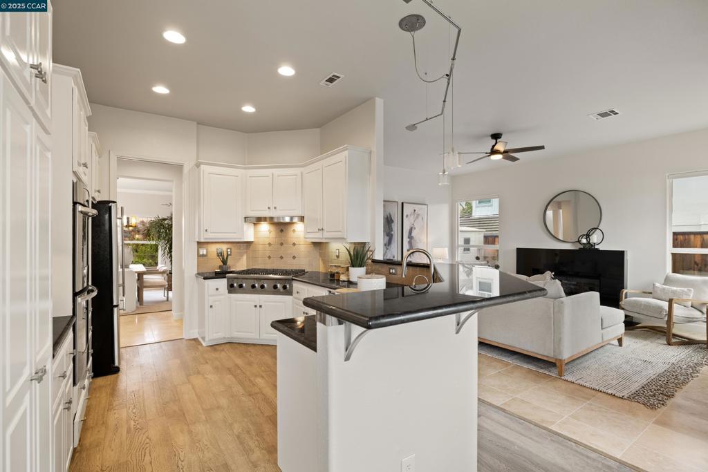 NORTHRIDGE - Residential