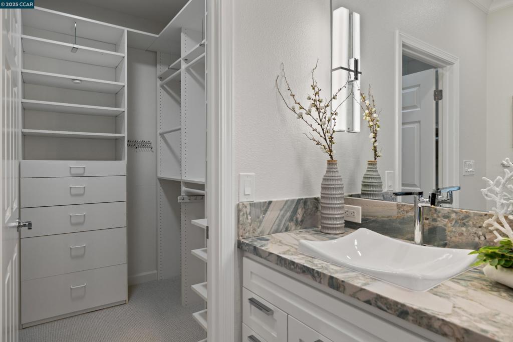 NORTHRIDGE - Residential