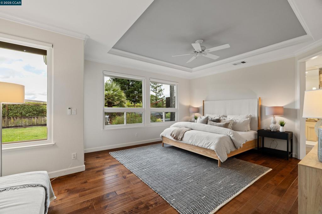 NORTHRIDGE - Residential