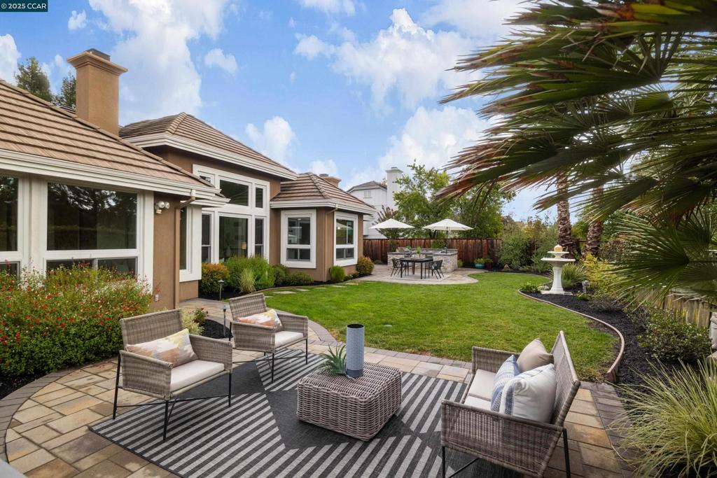NORTHRIDGE - Residential