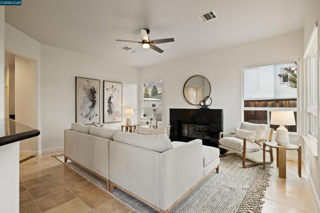 NORTHRIDGE - Residential