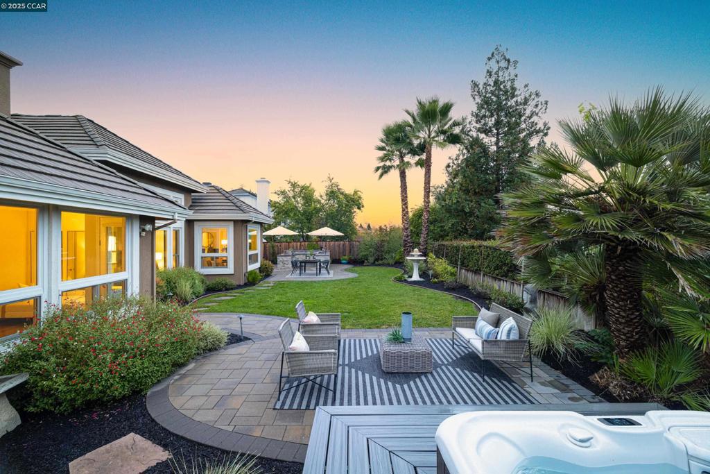 NORTHRIDGE - Residential