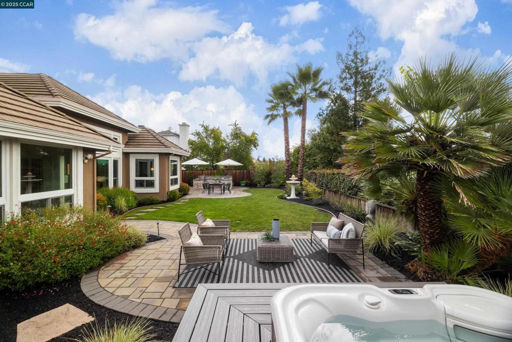 NORTHRIDGE - Residential