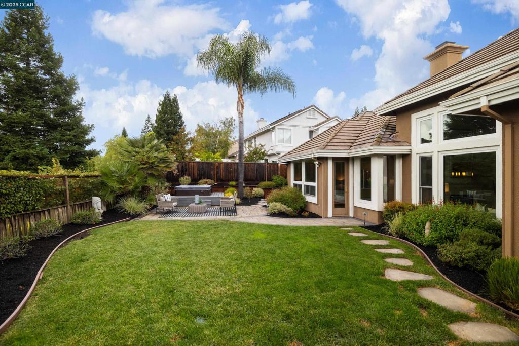 NORTHRIDGE - Residential