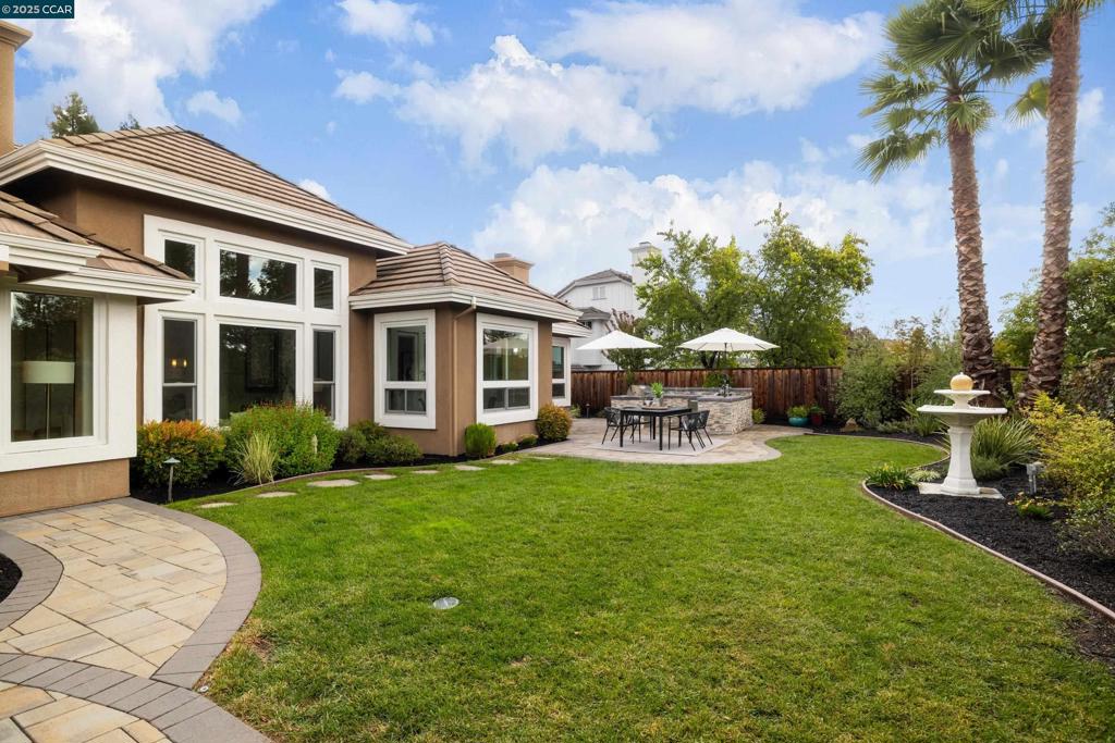NORTHRIDGE - Residential