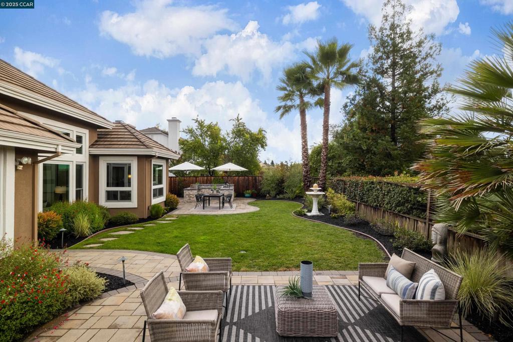 NORTHRIDGE - Residential