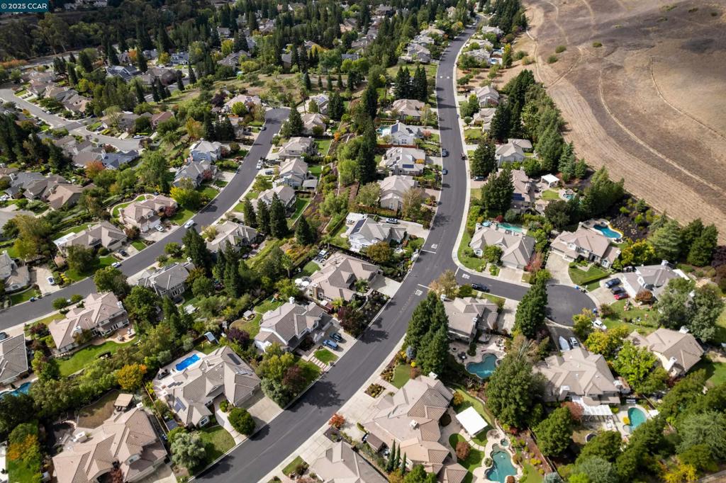 NORTHRIDGE - Residential