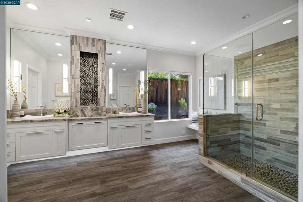 NORTHRIDGE - Residential