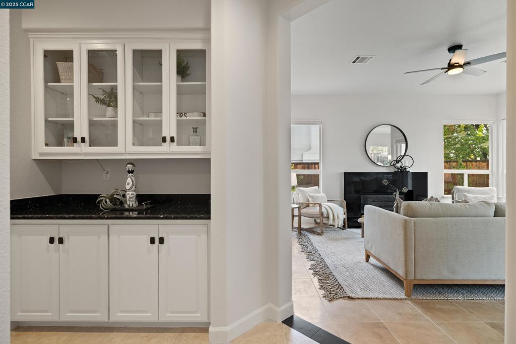 NORTHRIDGE - Residential