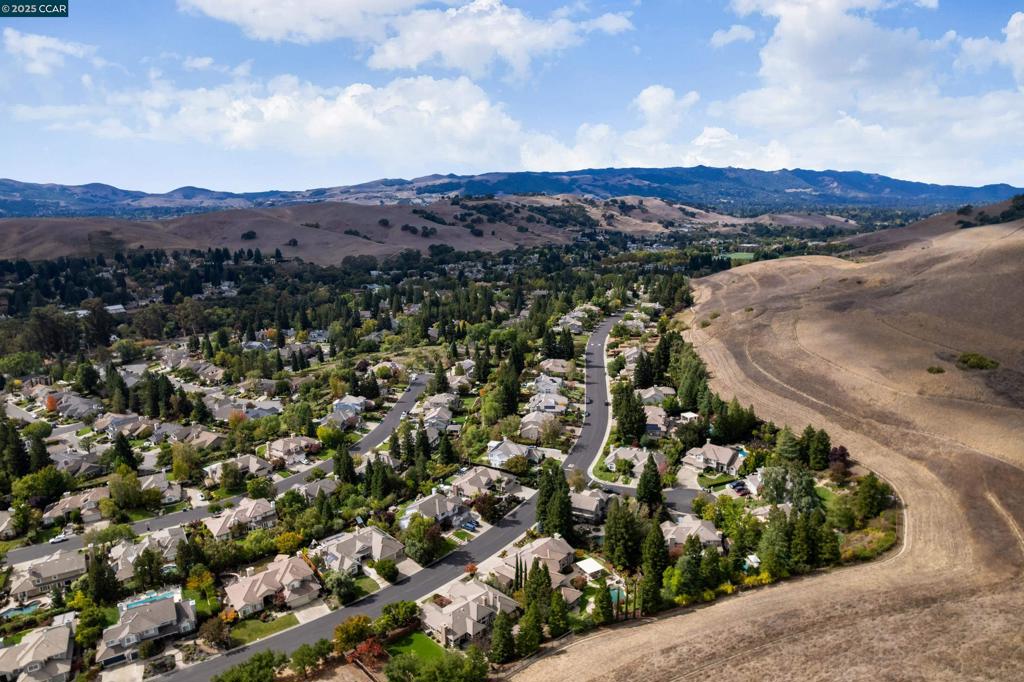 NORTHRIDGE - Residential