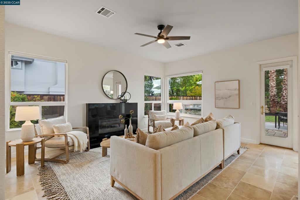 NORTHRIDGE - Residential