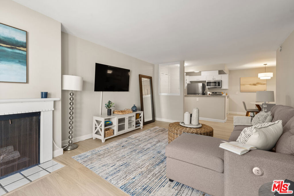 8163 Redlands Street 24