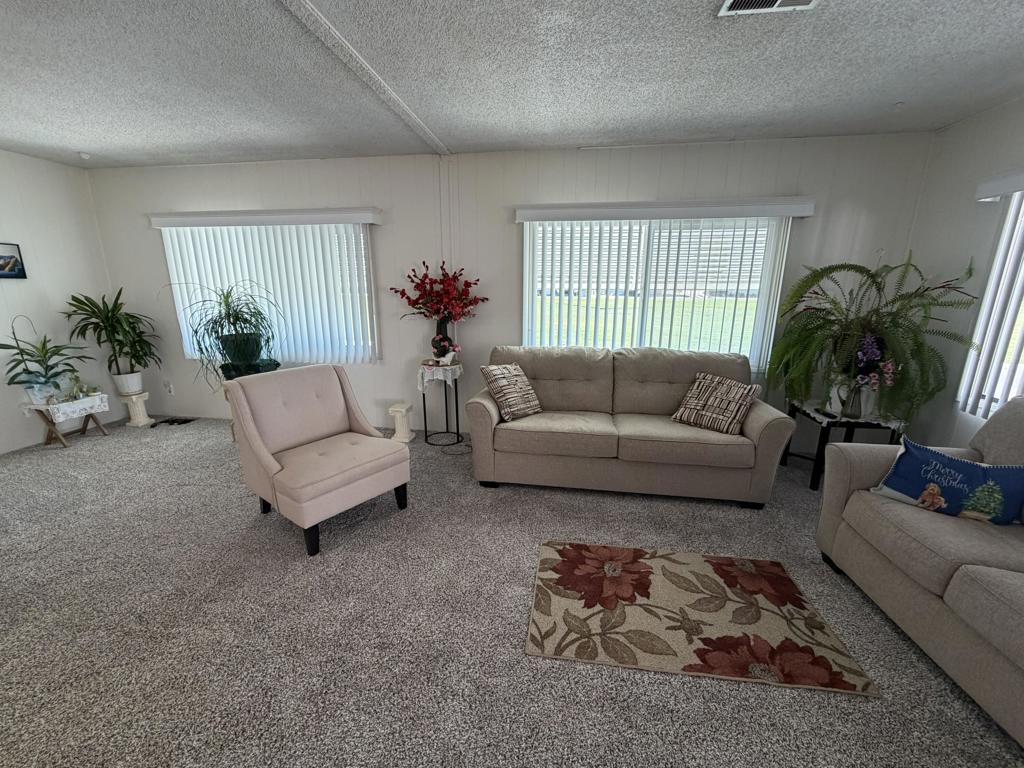 601 N Kirby Street 557