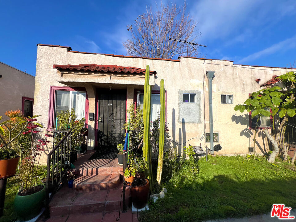 1191 W 39th Place