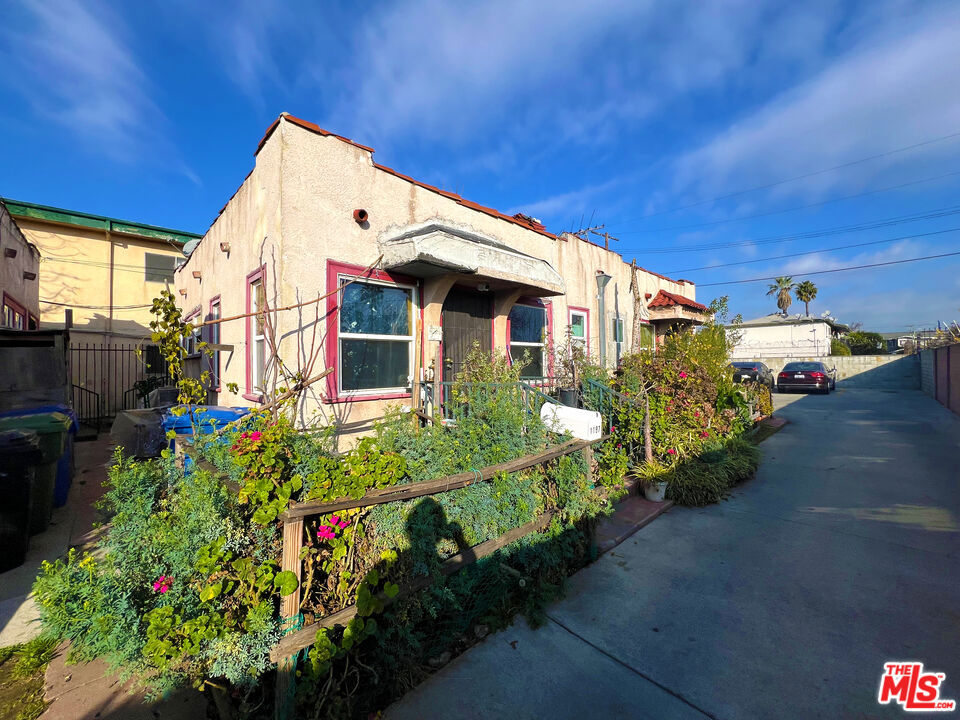 1191 W 39th Place