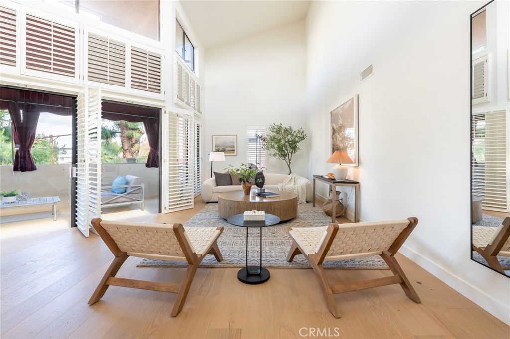 Photo of 5236 Yarmouth Avenue #313, Encino, CA 91316 (MLS # SR26072561)