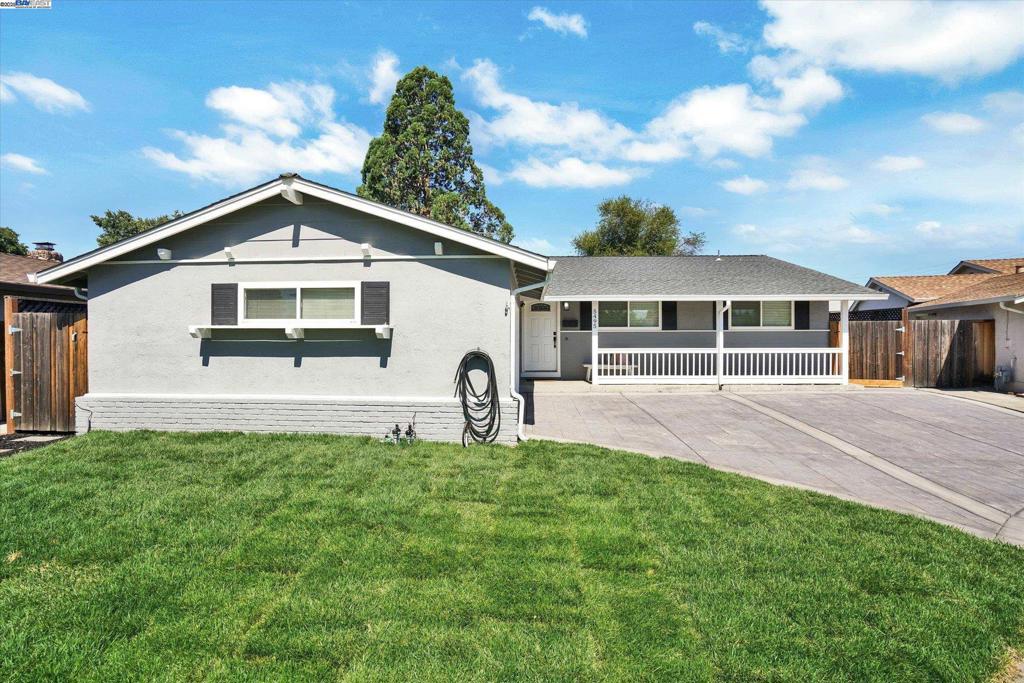 5495 Hughes Pl